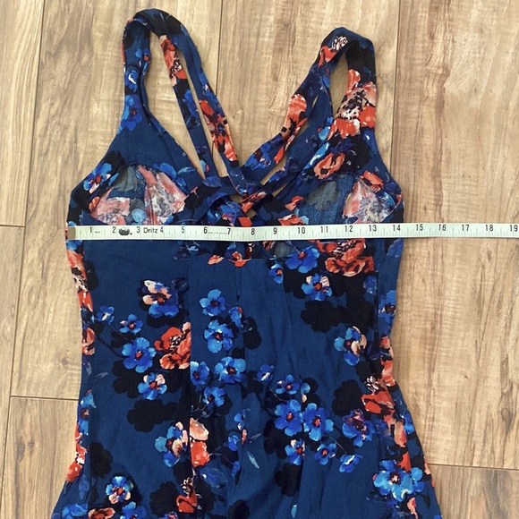 Dress - Picture 4 of 8